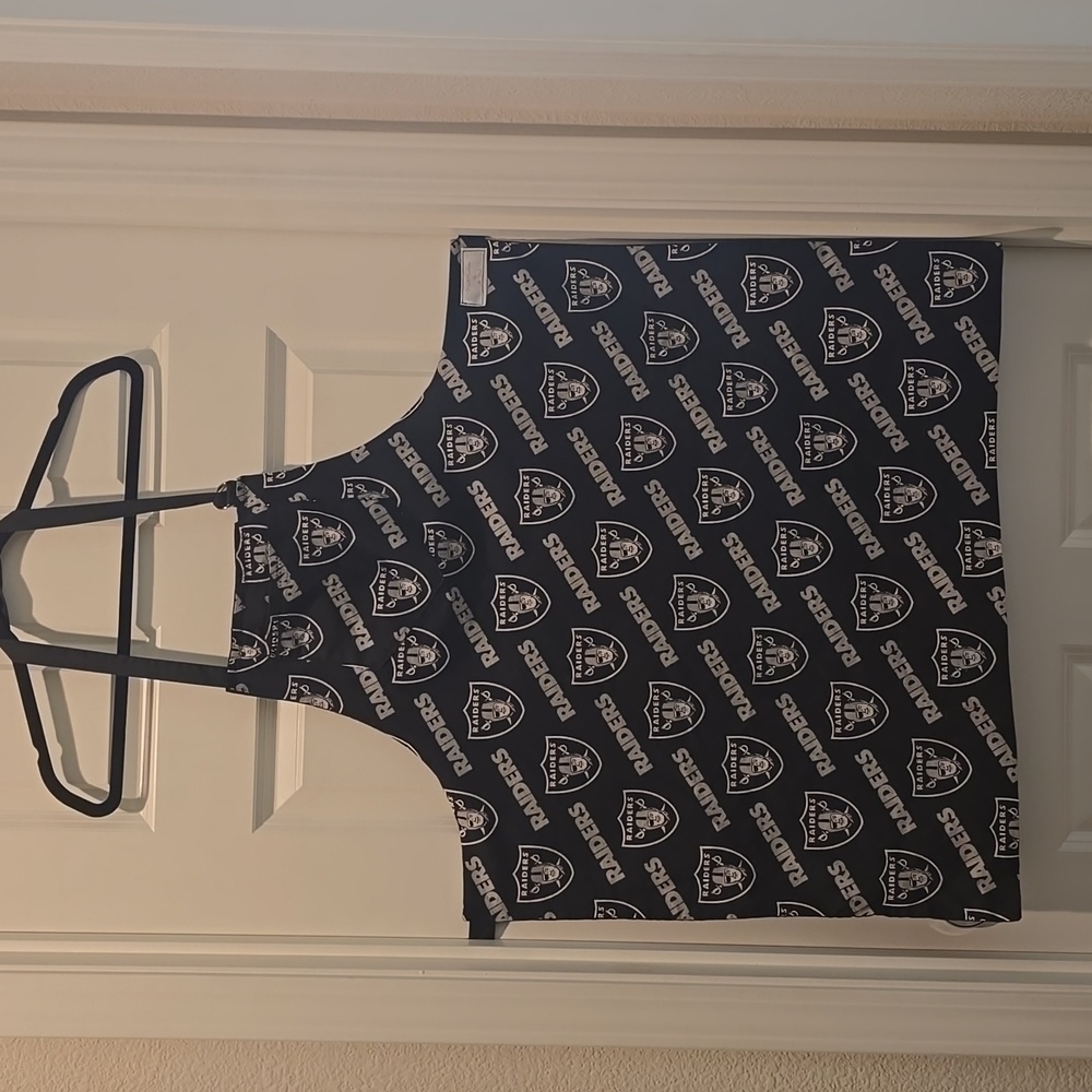 OAKLAND RAIDERS TEAM APRON collector's item